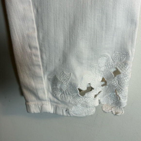 NOT YOUR DAUGHTER’S JEANS NYDJ Sz 6 Jeans Flower Cut Outs Hem Straight Leg - Picture 5 of 11